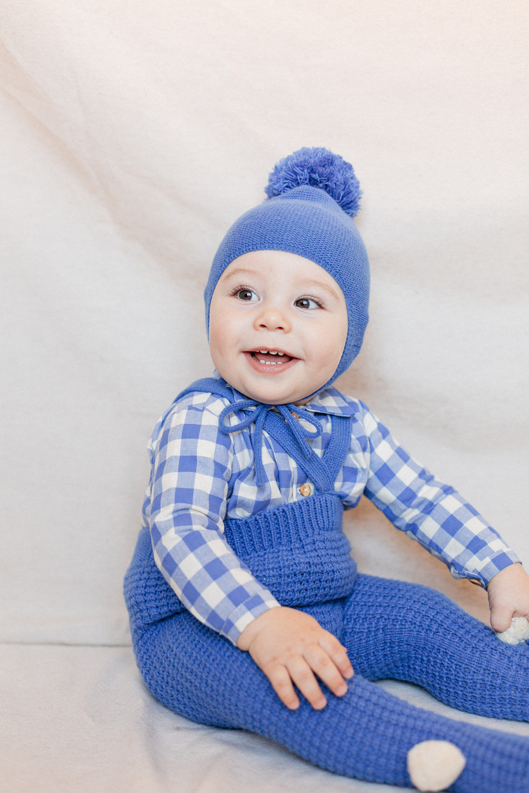 Bluish pompom bonnet