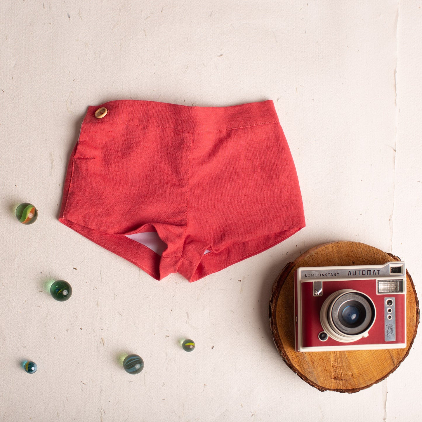 Red linen short