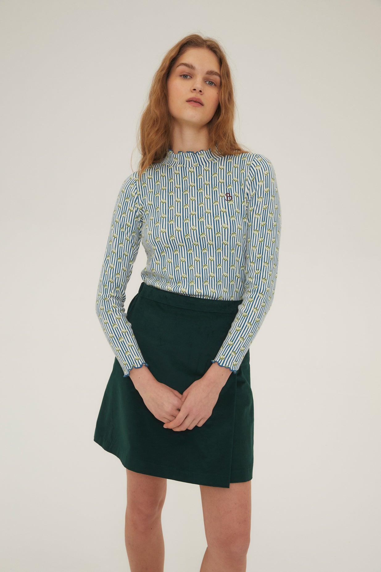 Woman Green Anqtique velvet mini skirt