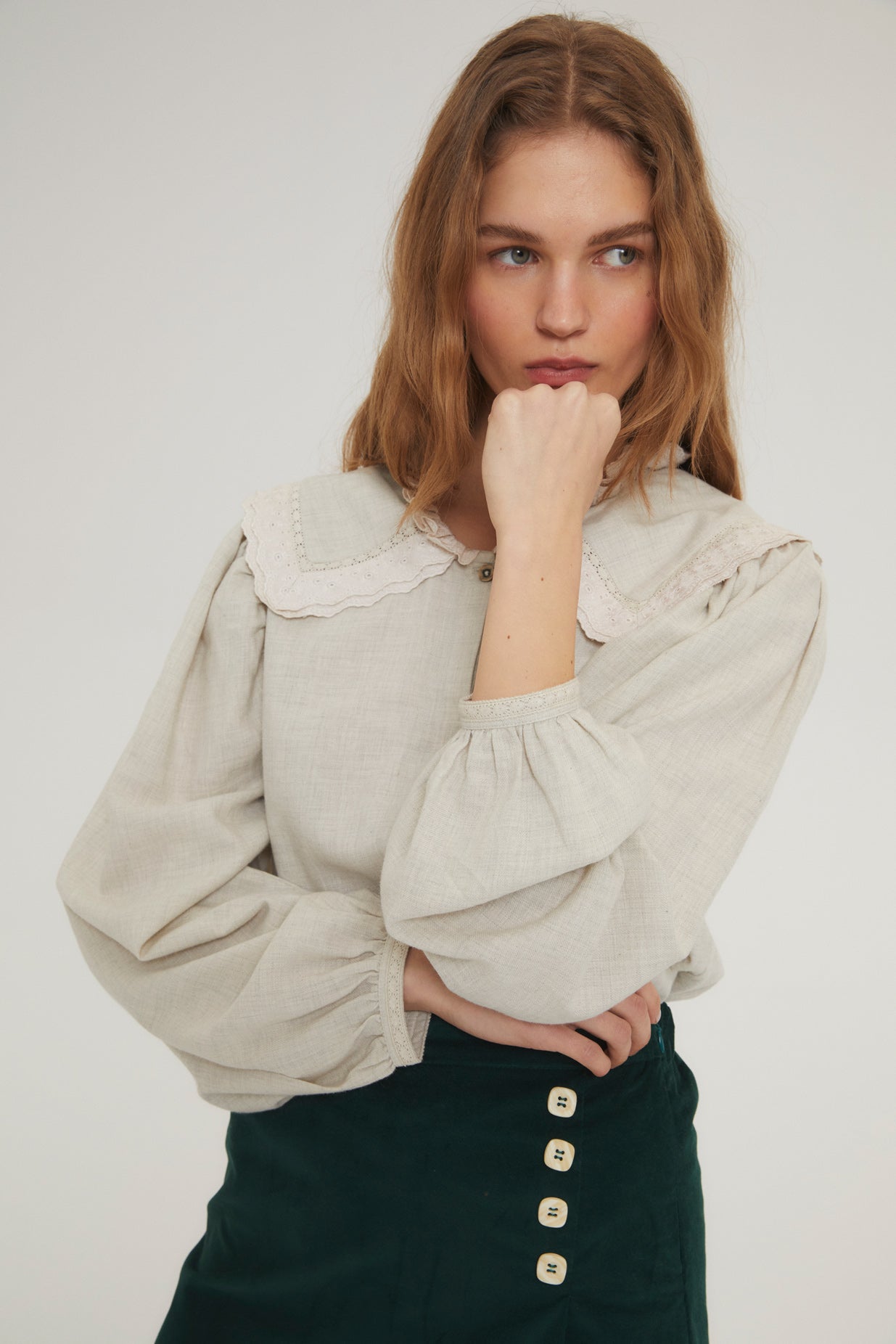 Woman Green Anqtique velvet mini skirt
