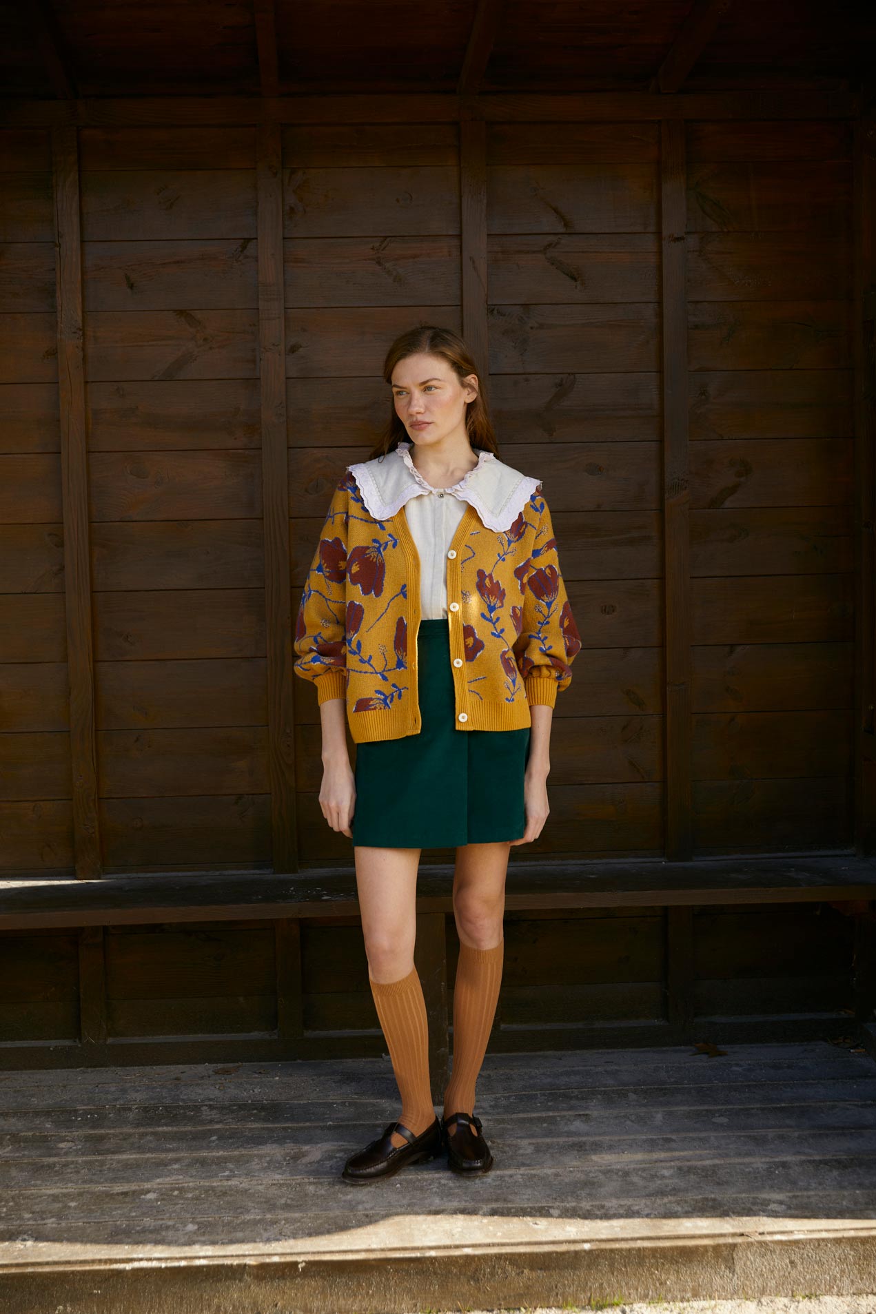Woman Green Anqtique velvet mini skirt