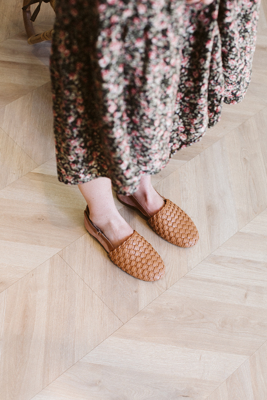 Woman sandals camel