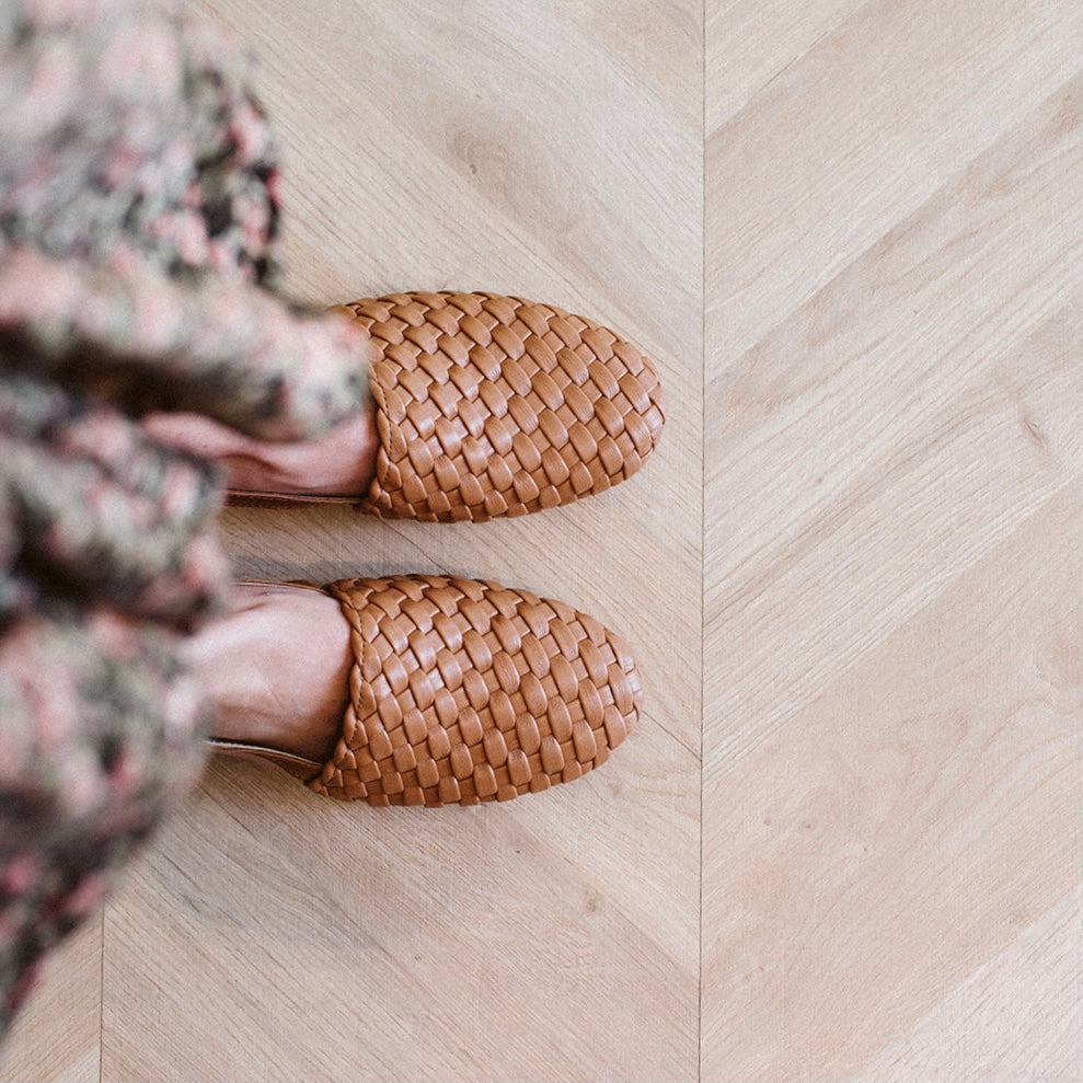 Woman sandals camel