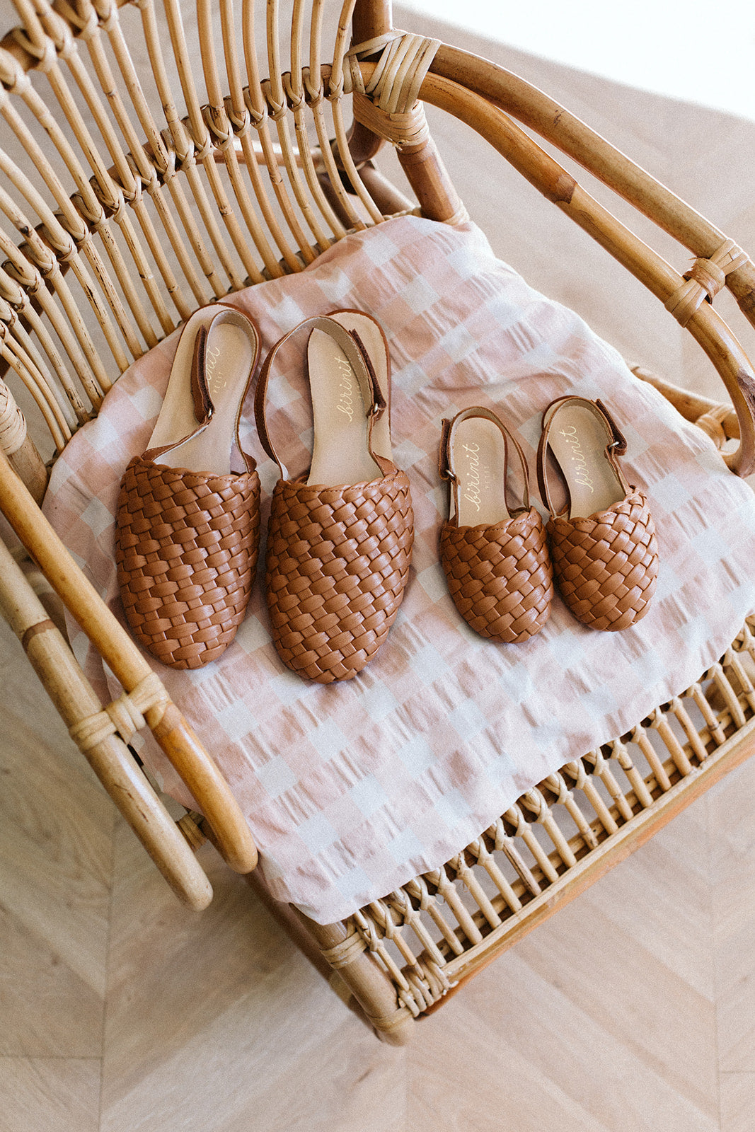 Woman sandals camel