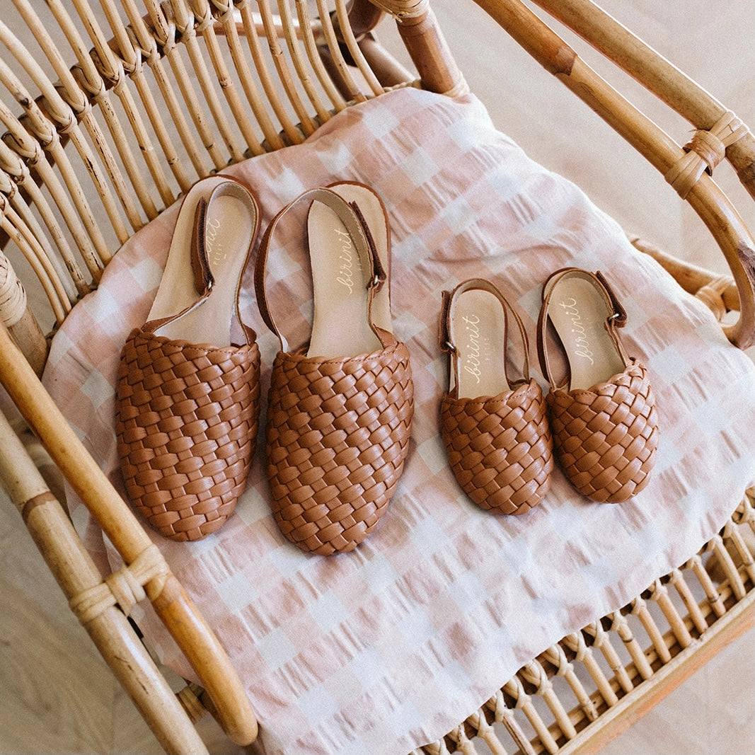 Woman sandals camel