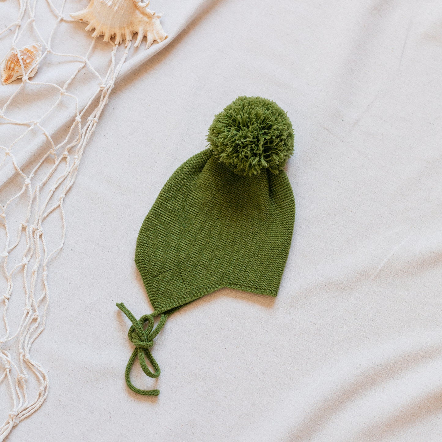 Green pompom bonnet