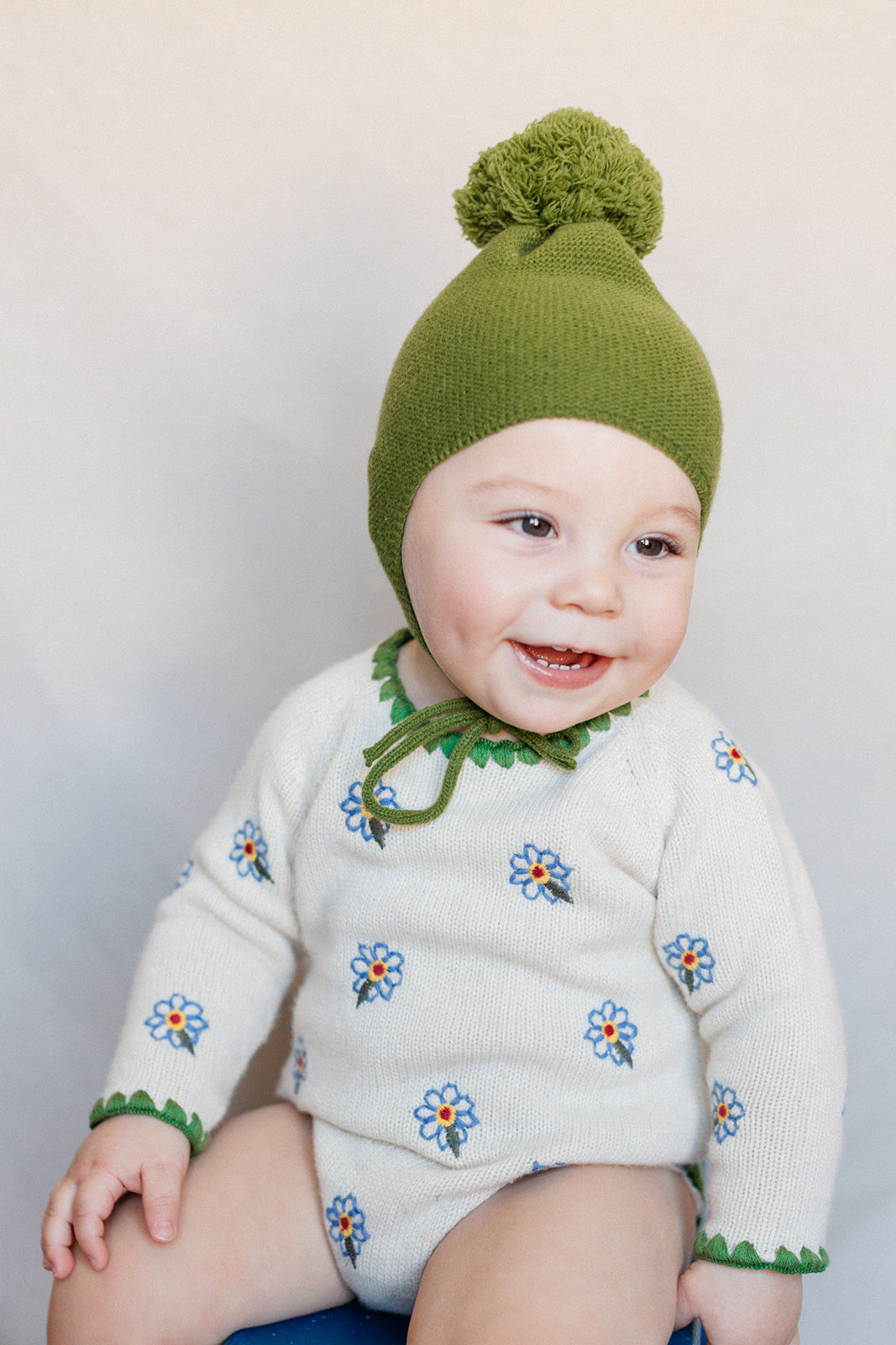 Green pompom bonnet