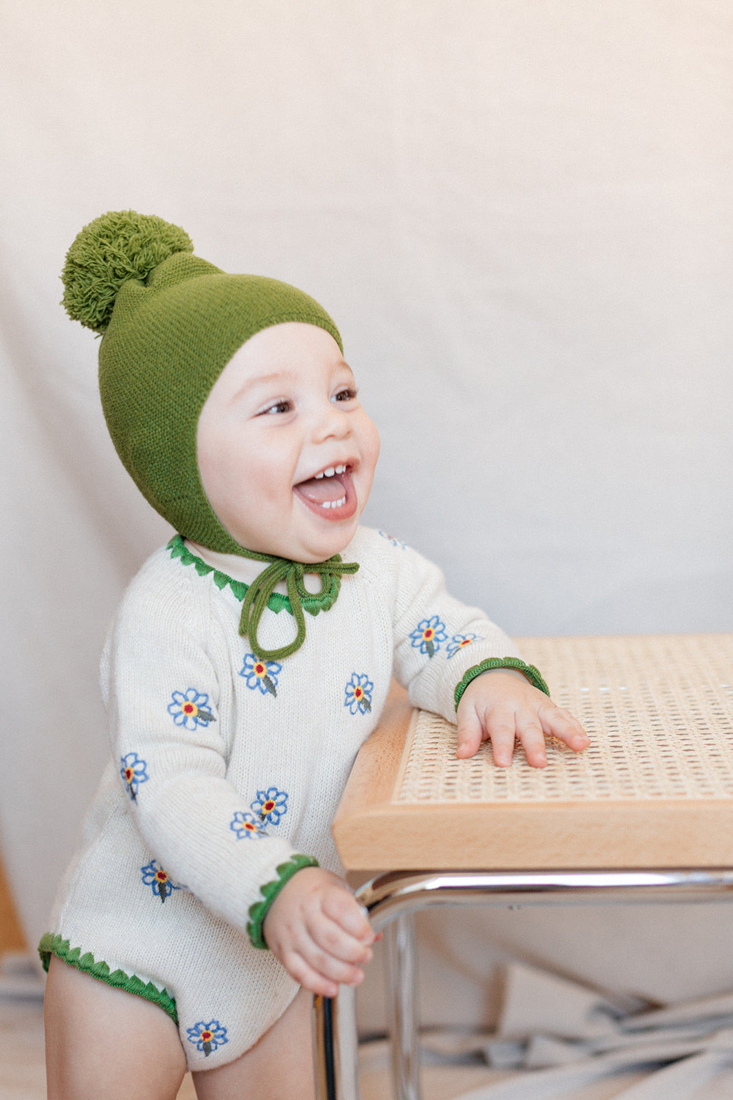 Green pompom bonnet