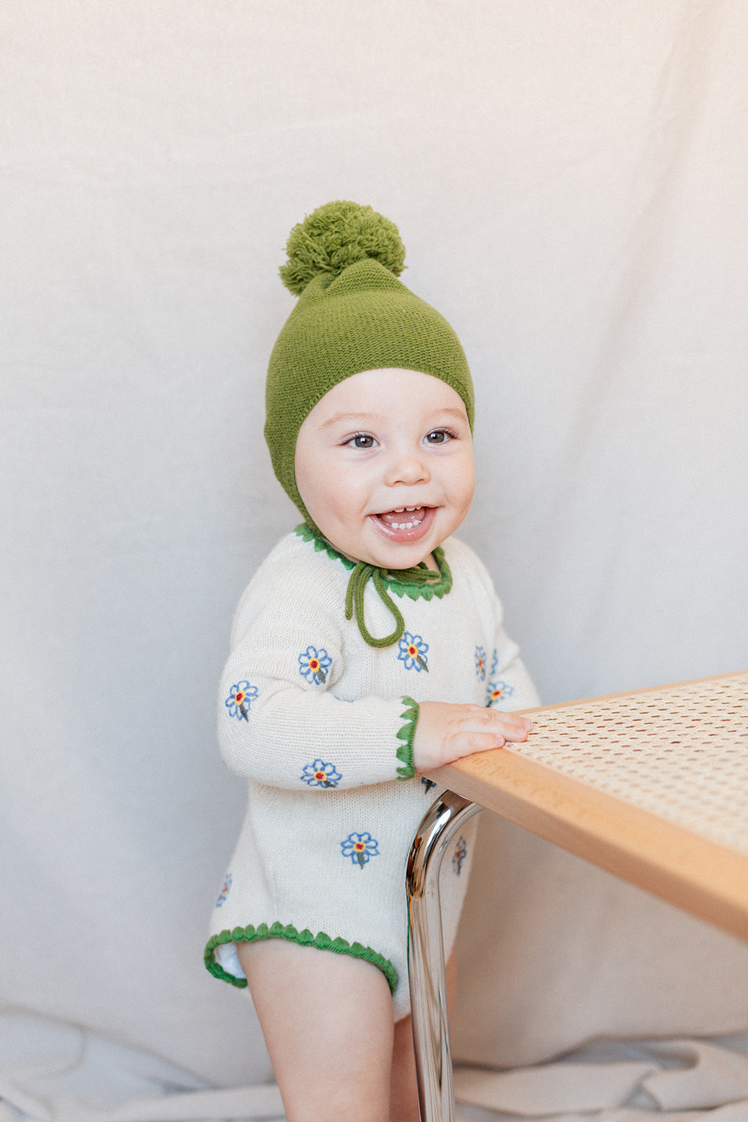 Green pompom bonnet