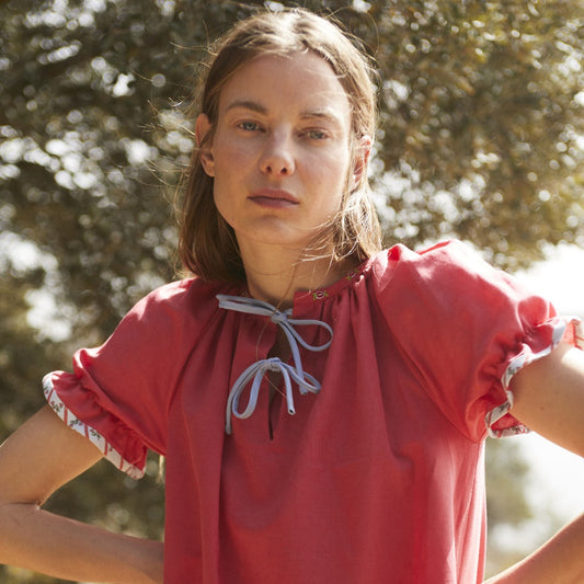 Vestido de mujer lino rojo bordado