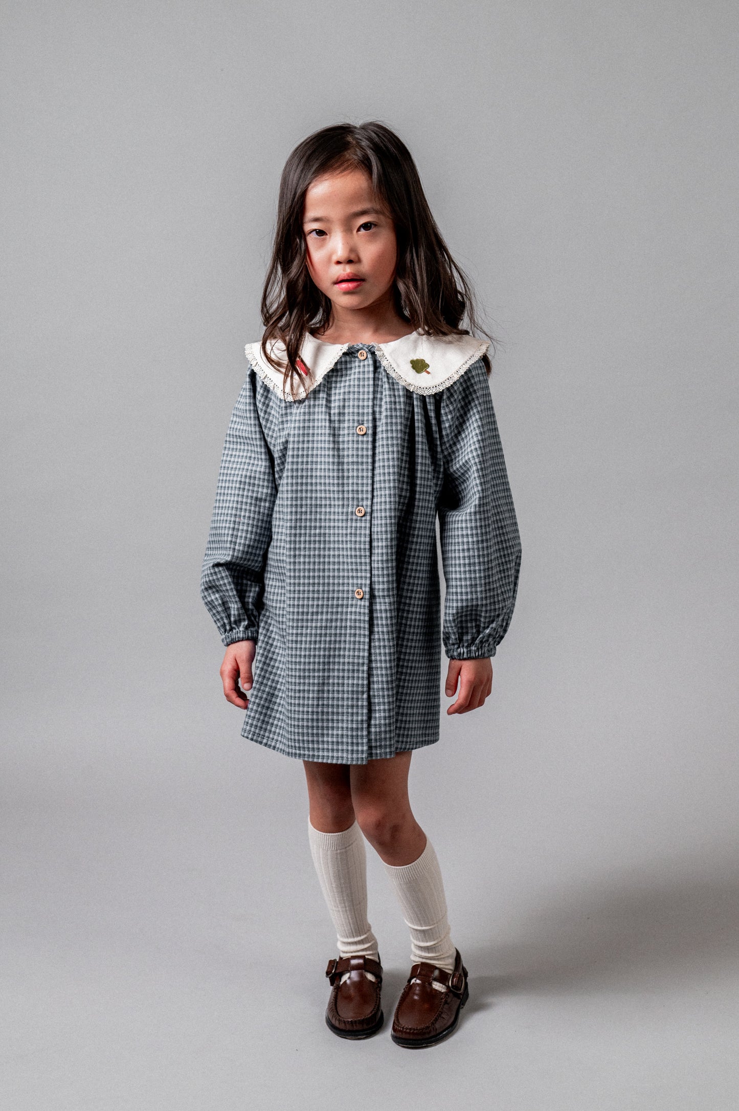 Vestido bordado vichy índigo niña