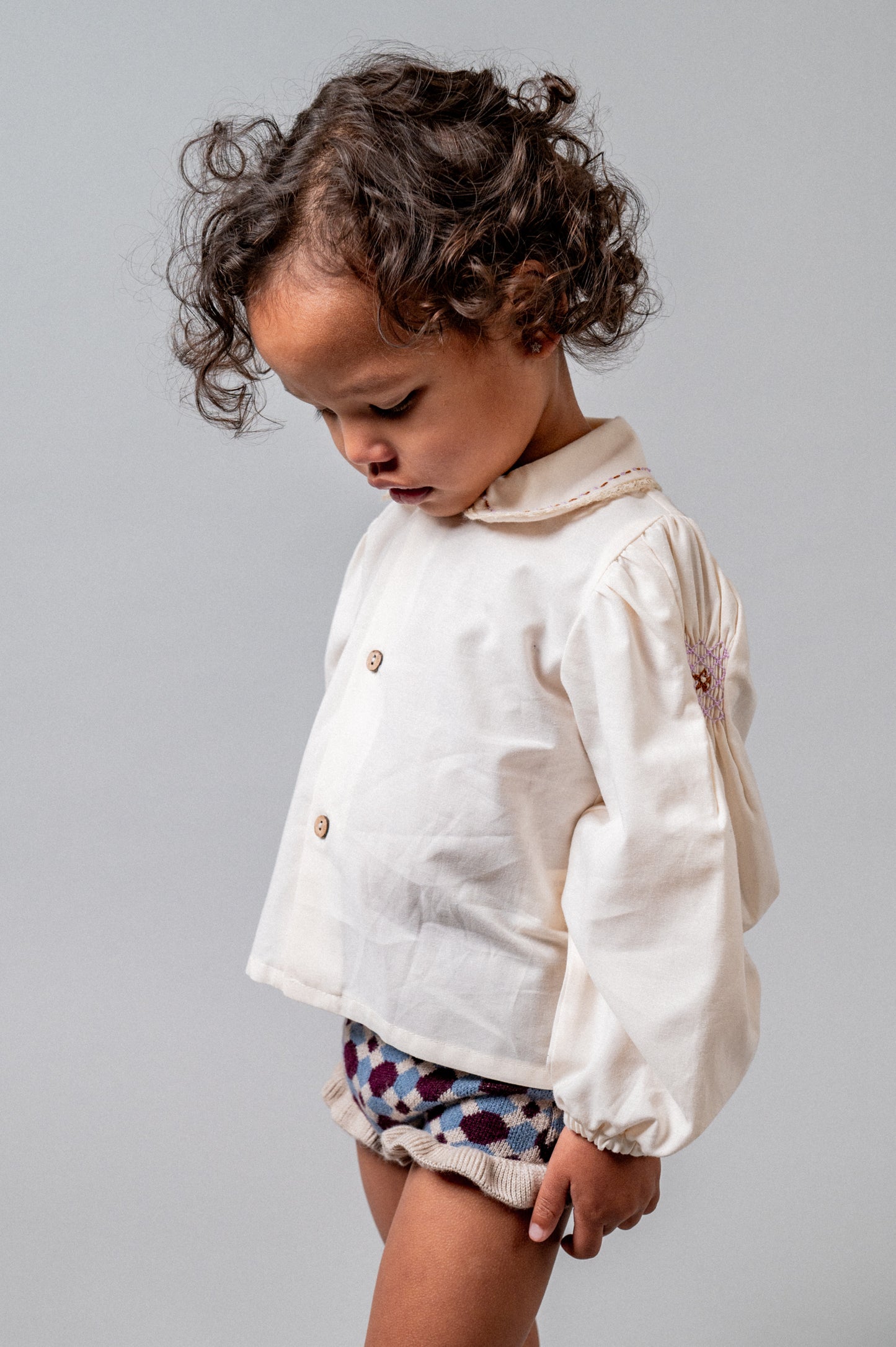 Camisa cruda nidos bordados malvas bebé