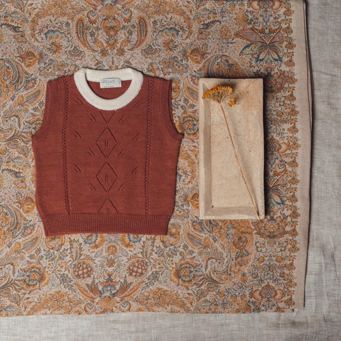 Terracotta vest with ivory collar