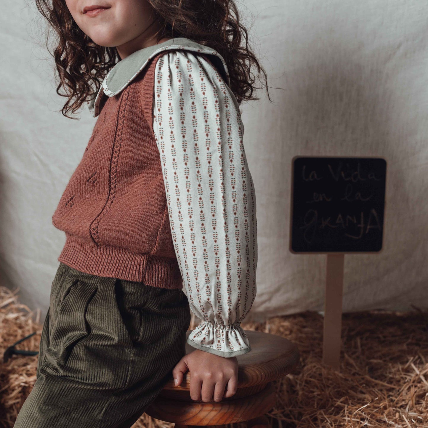 Terracotta vest with ivory collar