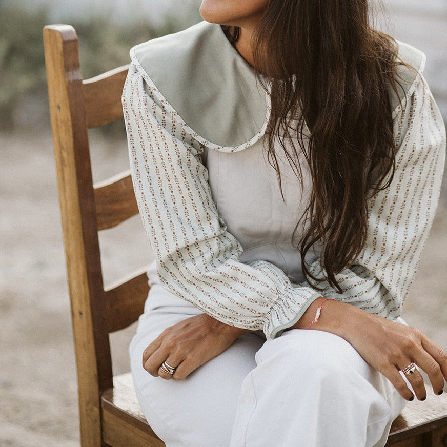 Woman ivory vest