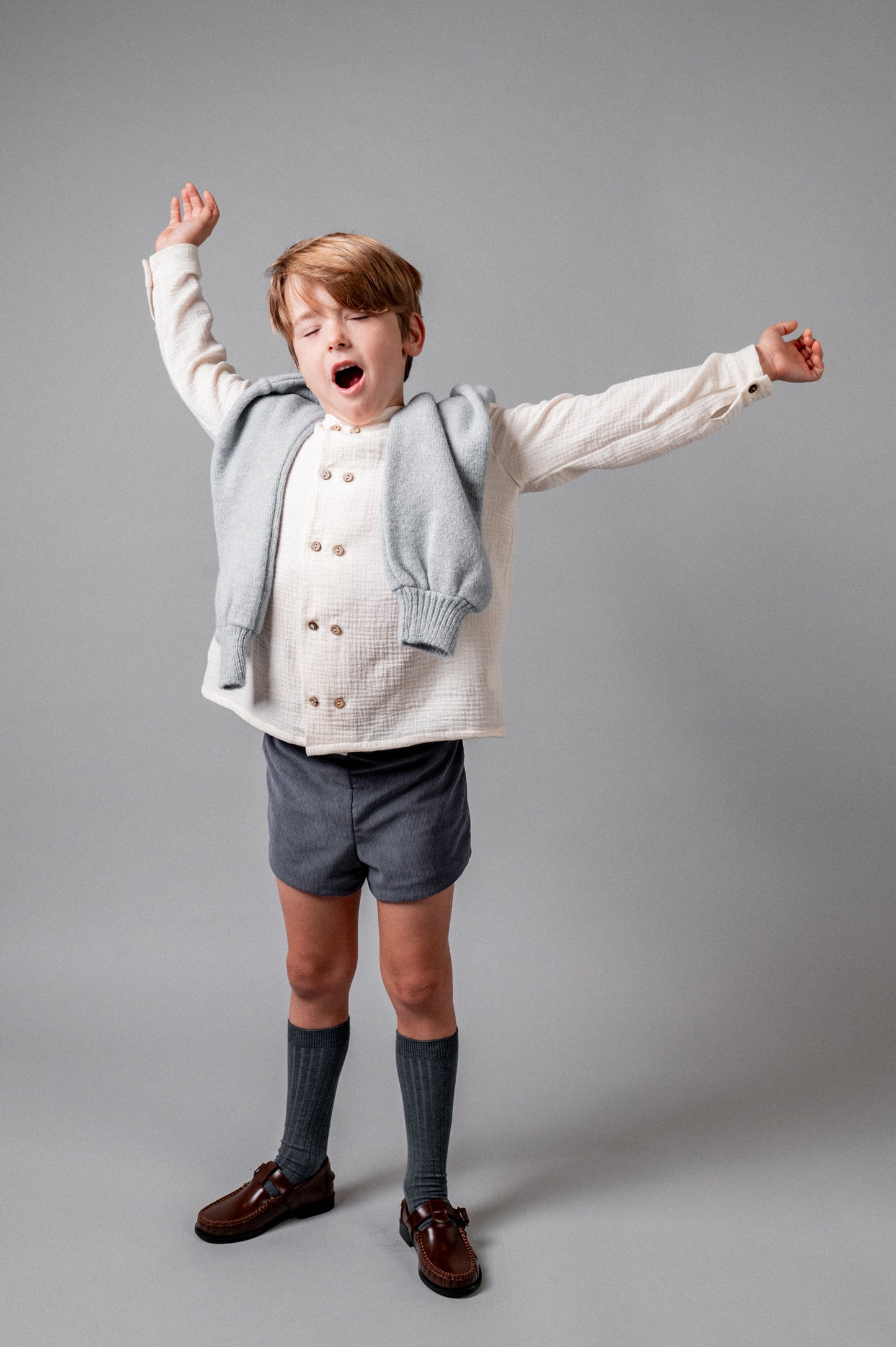 Camisa cruzada bambula cruda niño