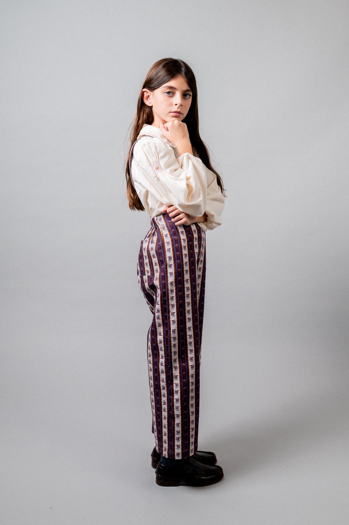 Camisa cruda nidos bordados malvas niña