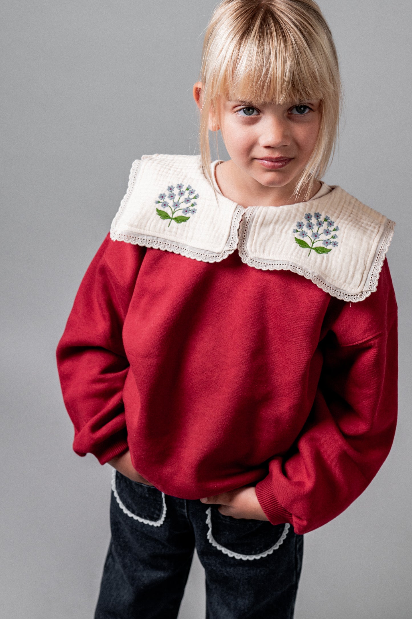 Pantalón largo denim bolsillos puntilla niña
