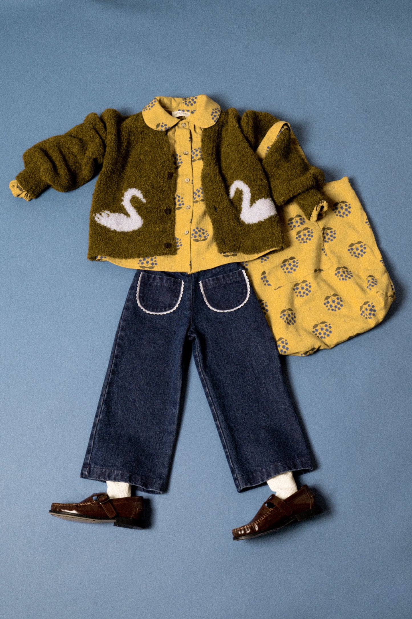Pantalón largo denim bolsillos puntilla niña