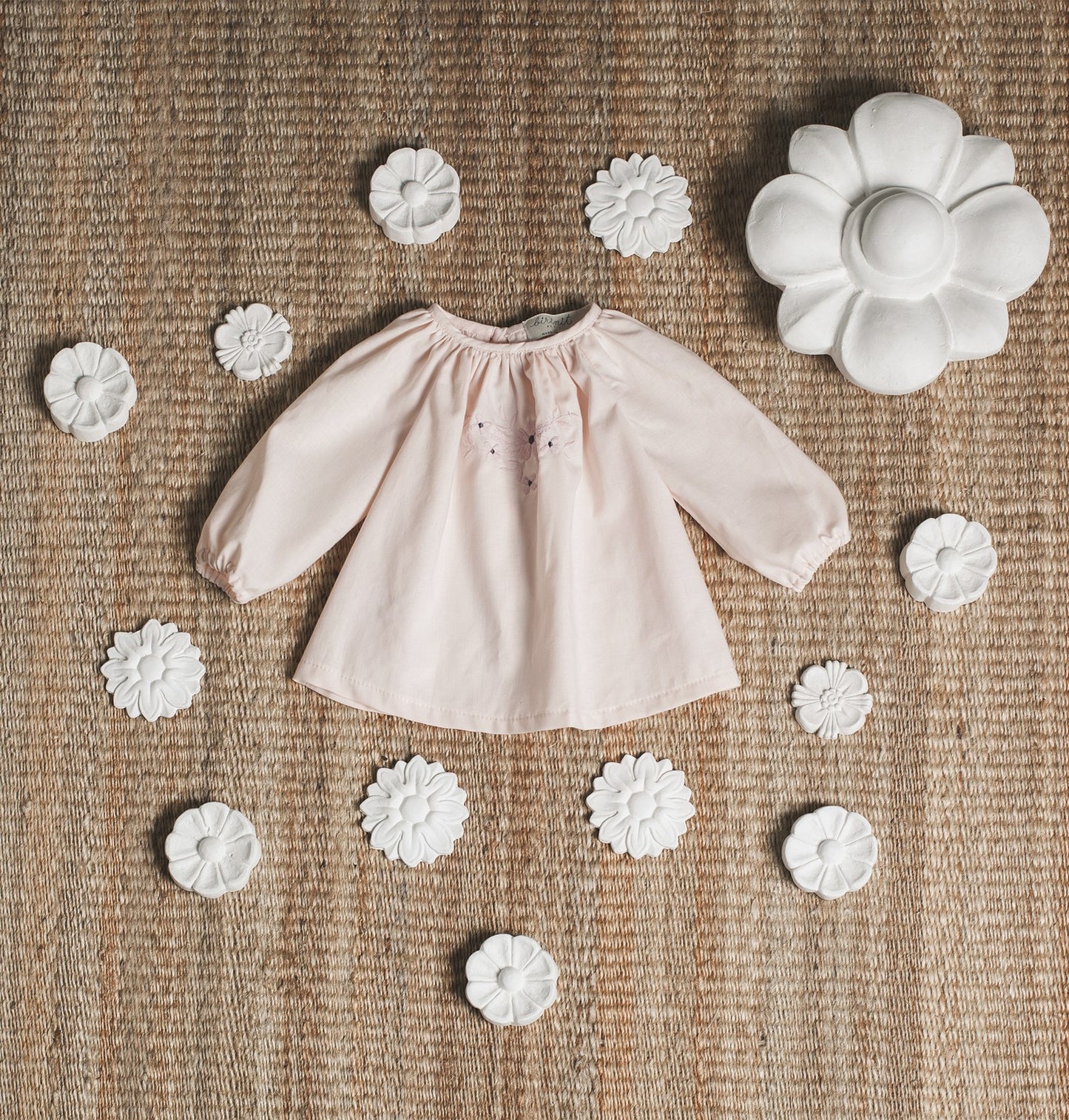 Ivory blouse with flower embroidered