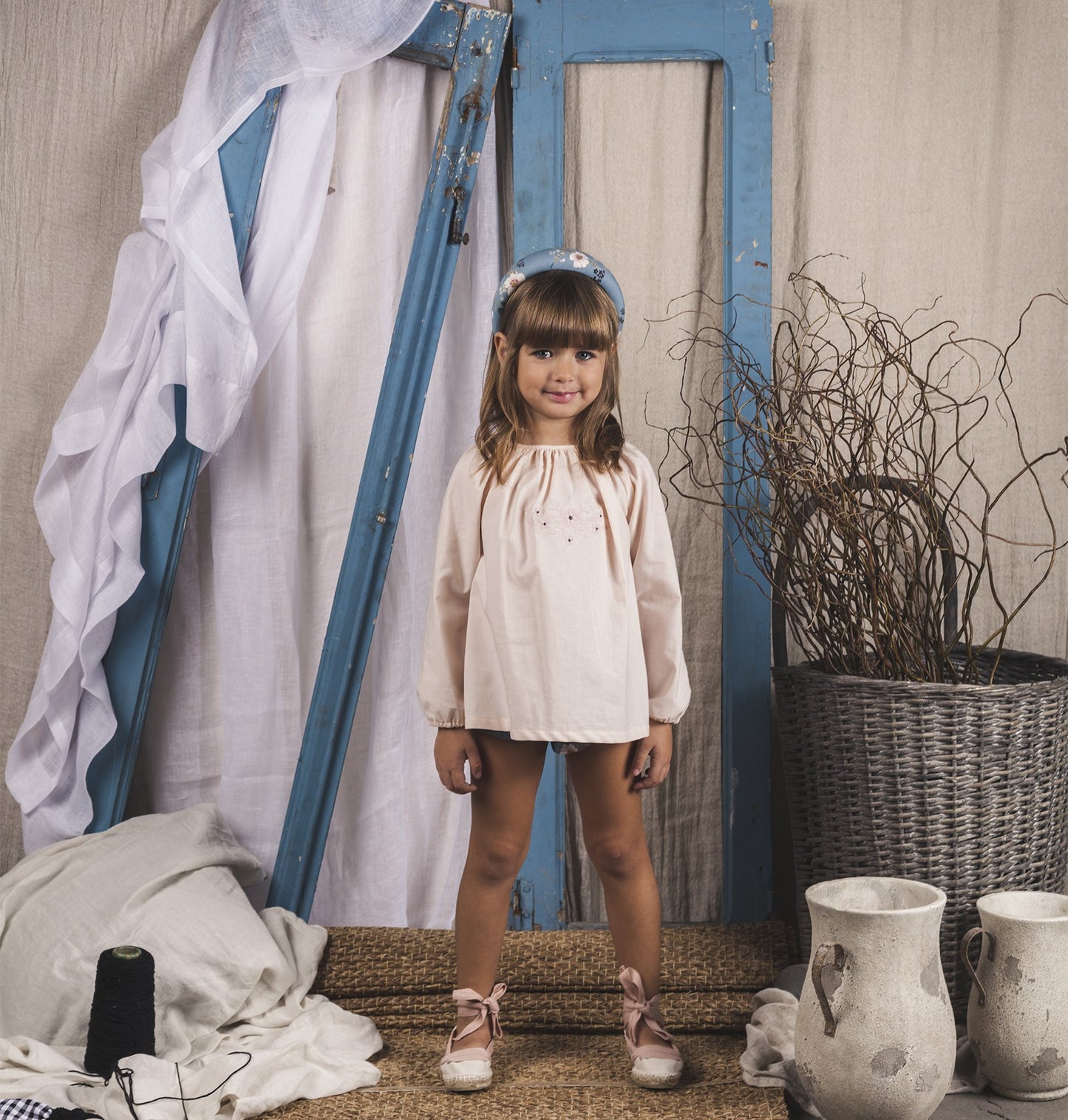 Ivory blouse with flower embroidered