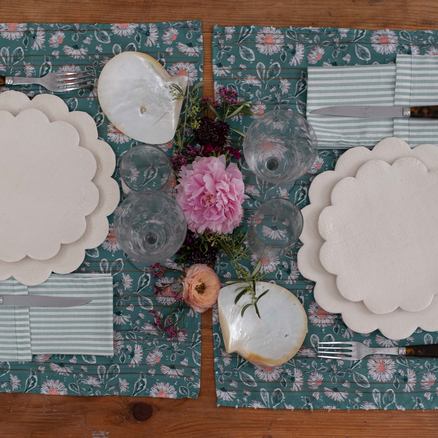 Wood and green stripe individual tablecloth