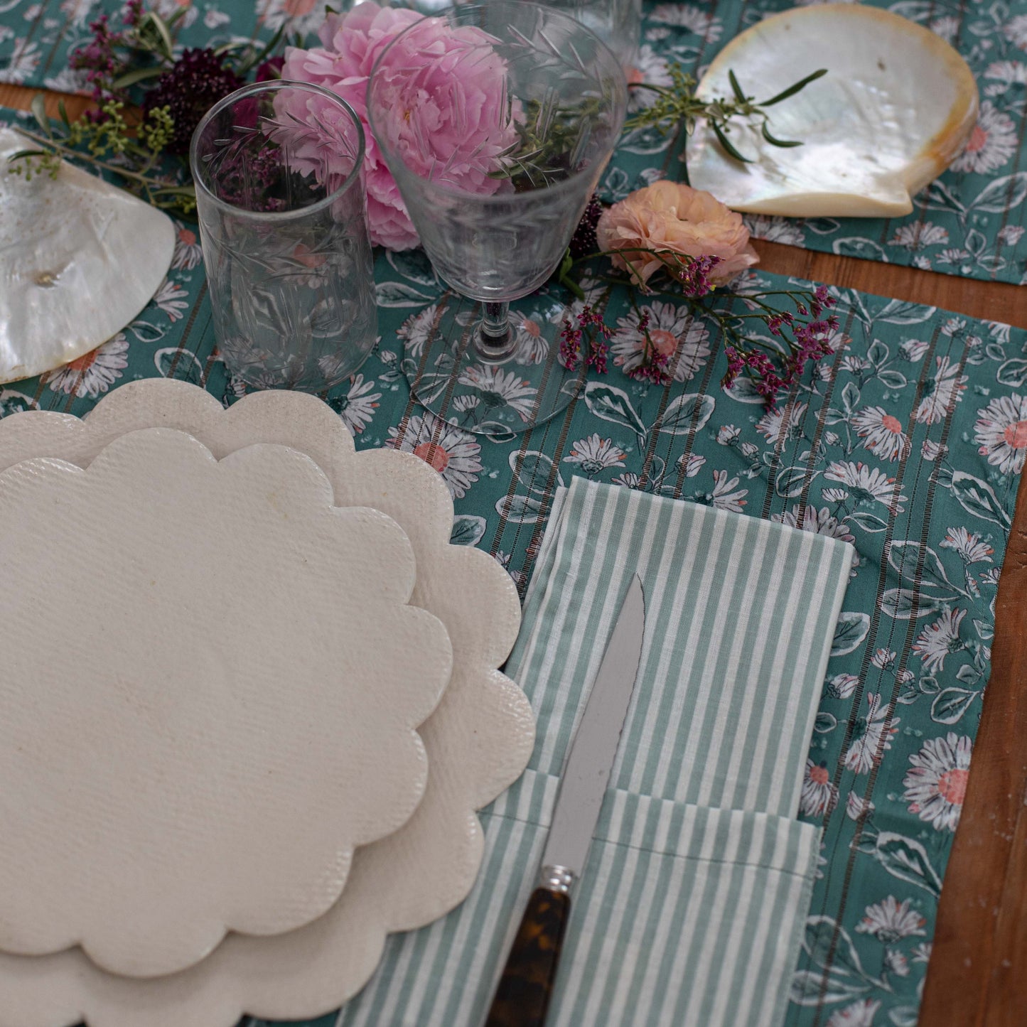 Wood and green stripe individual tablecloth