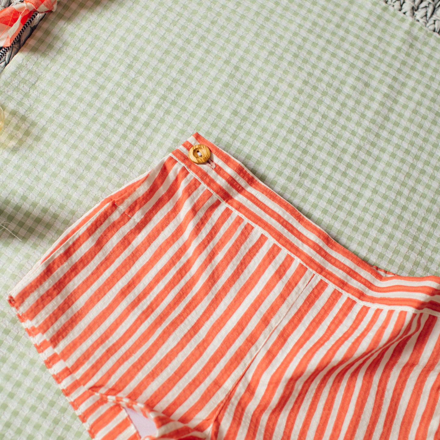 Red Stripes short