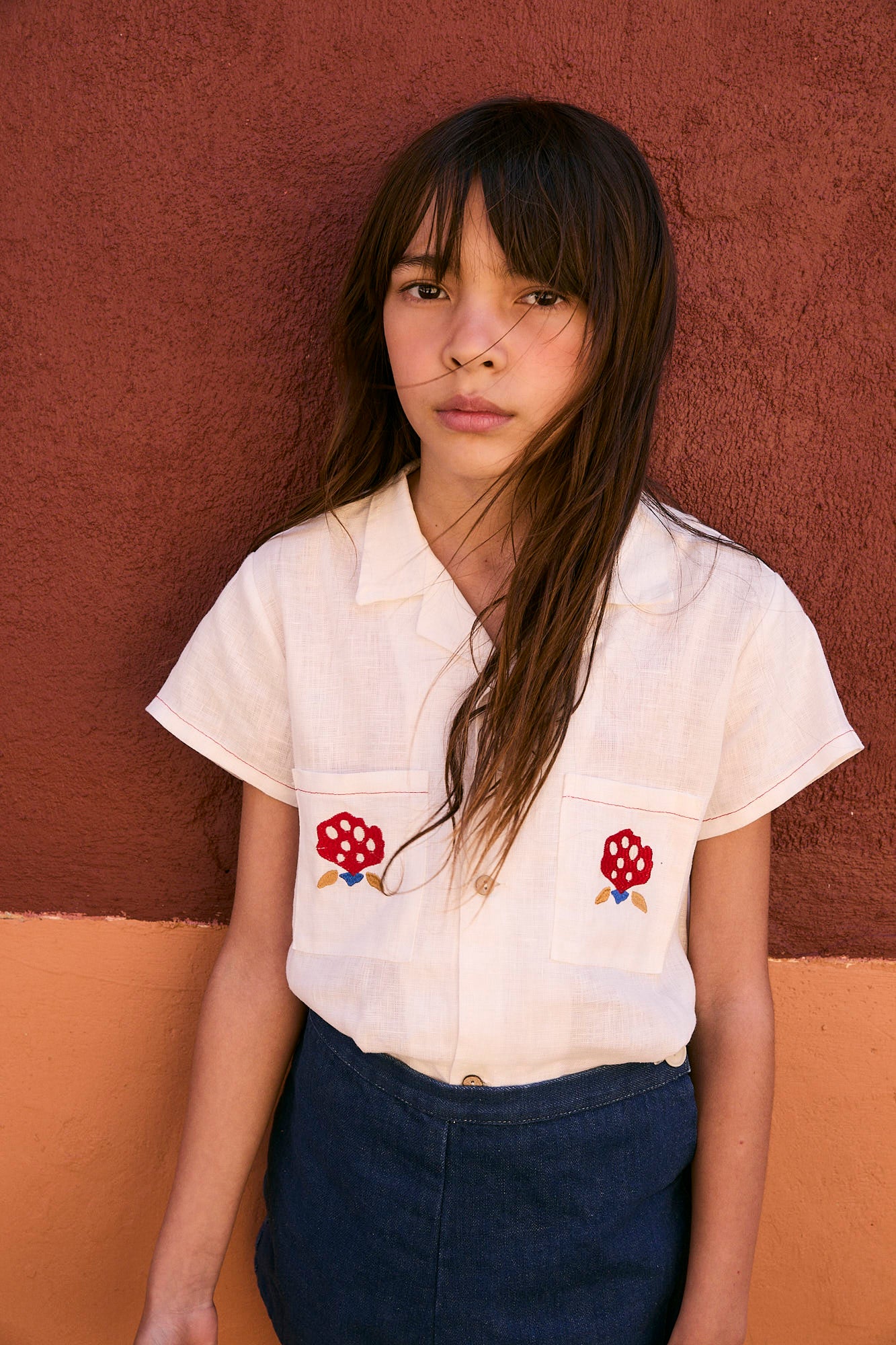 Linen shirt with embroidered pockets girl