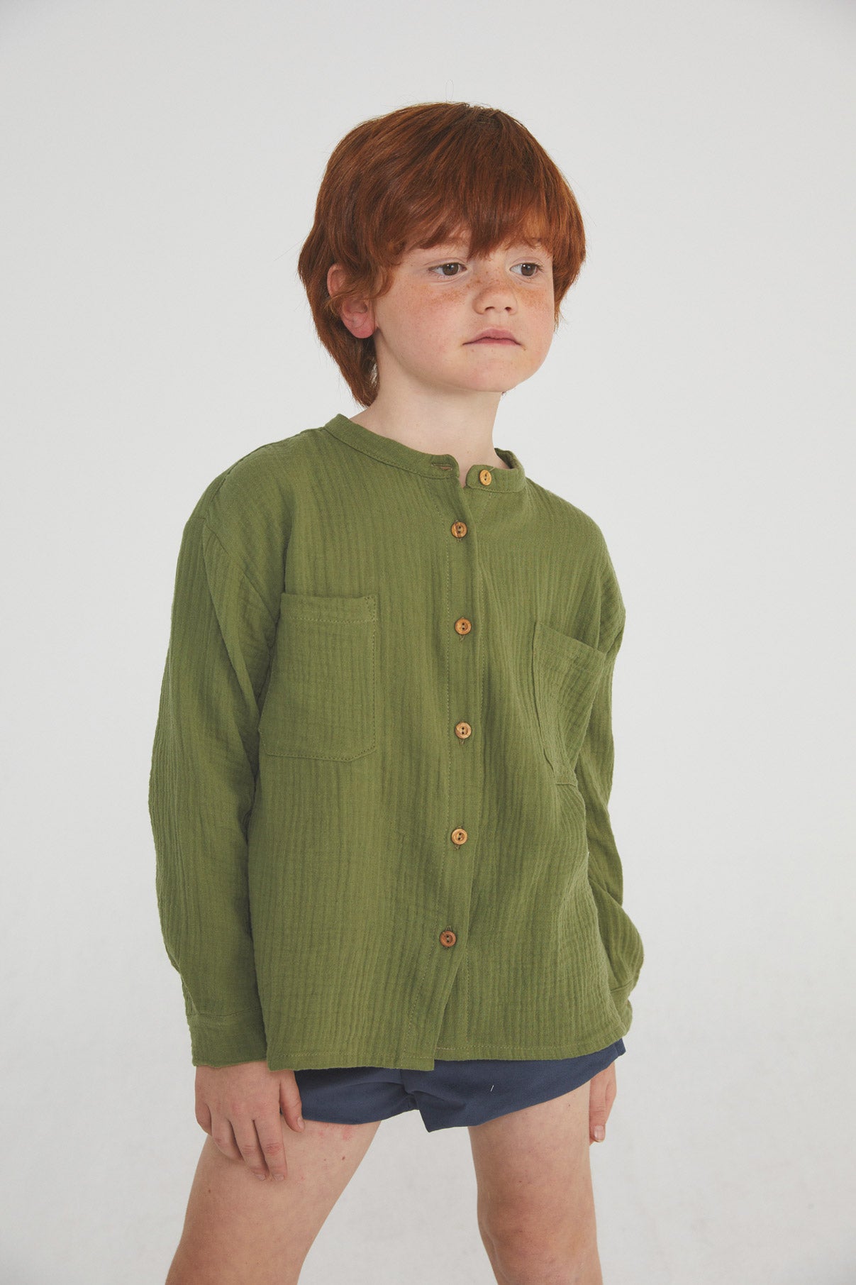 Camisa León bambula verde Antique kid