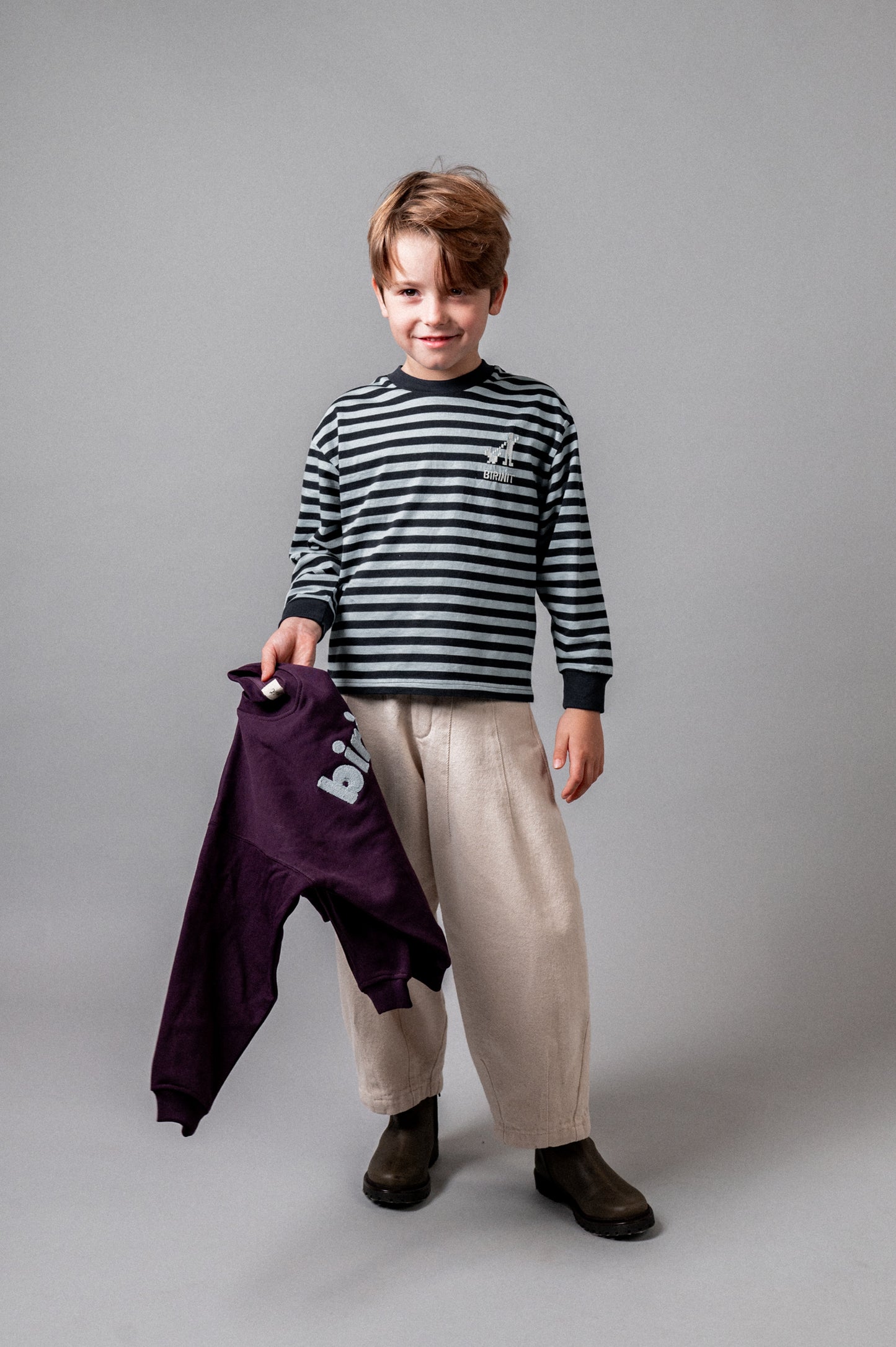 Camiseta rayas bordados niño