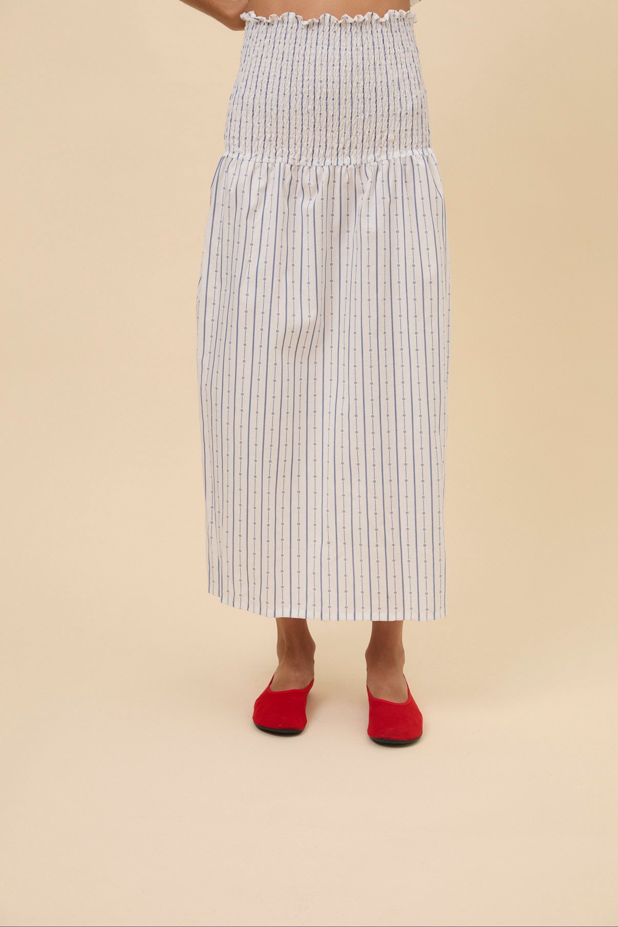  Woman Cáncaro skirt 