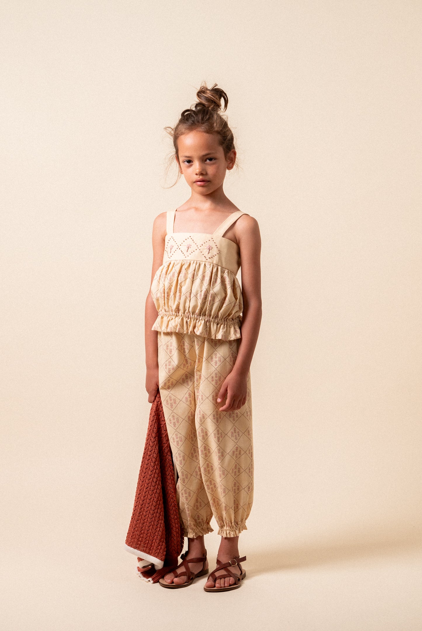 Castelflorite long baggy pants girl