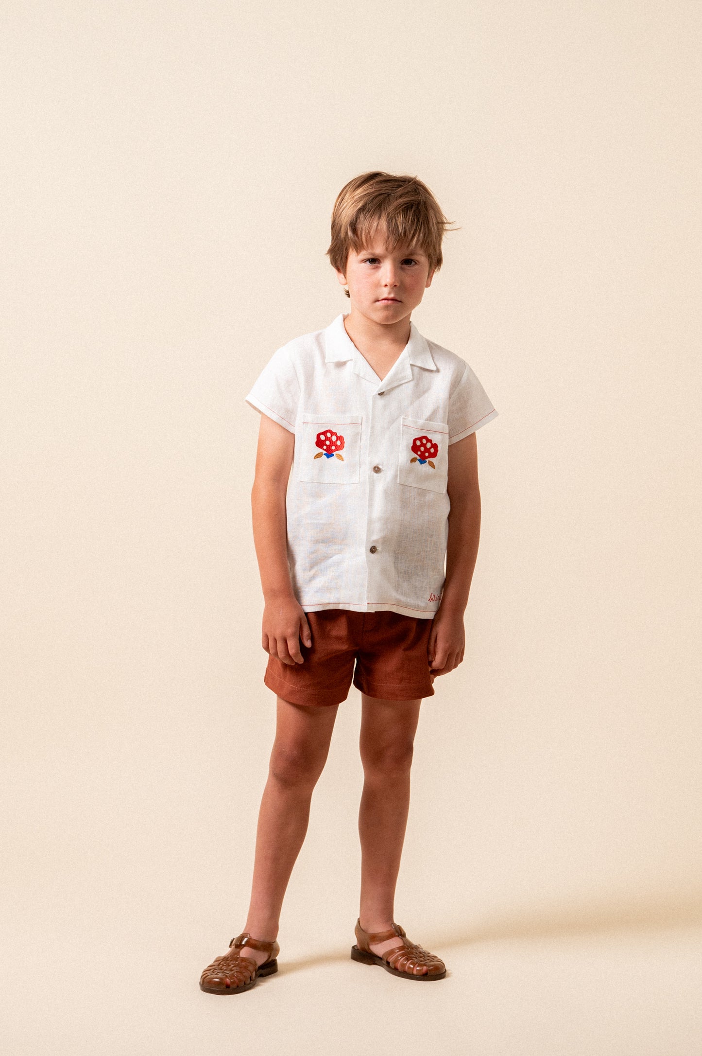 Camisa lino bolsillos bordados niño