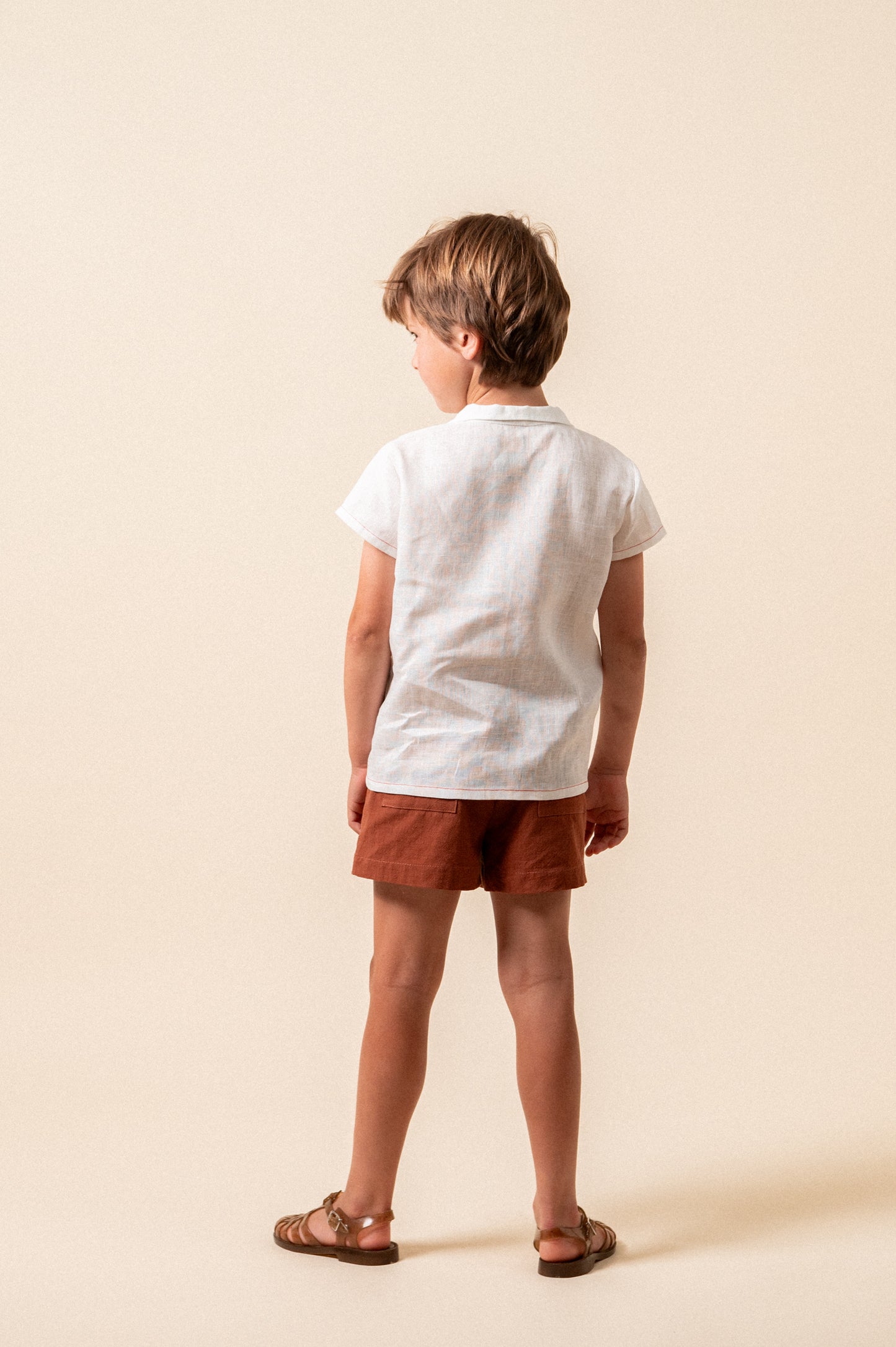 Camisa lino bolsillos bordados niño