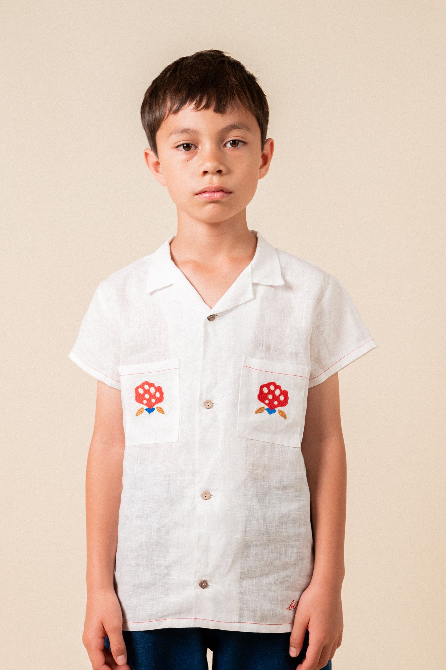 Camisa lino bolsillos bordados niño