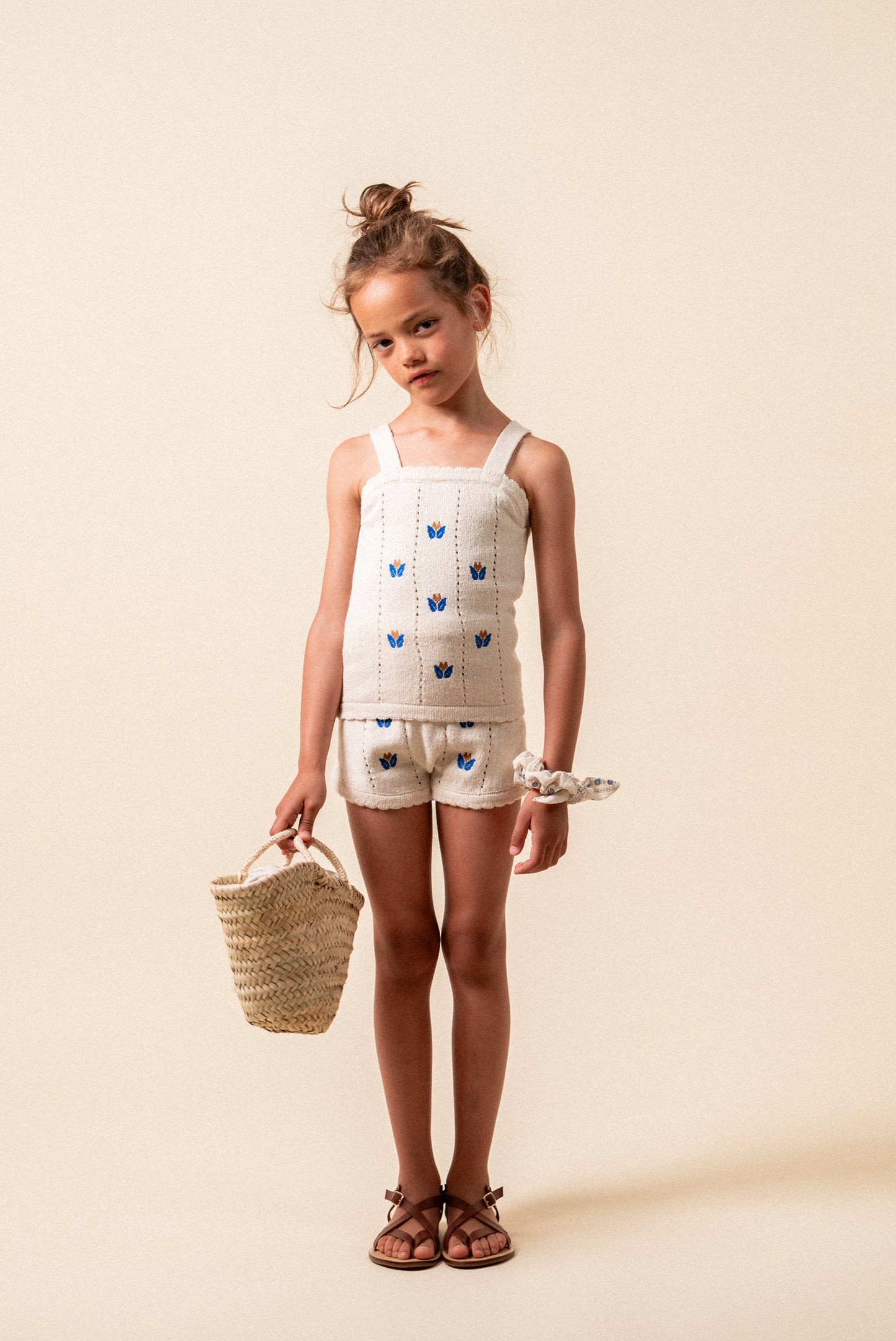 Knit short with floral embroidery girl