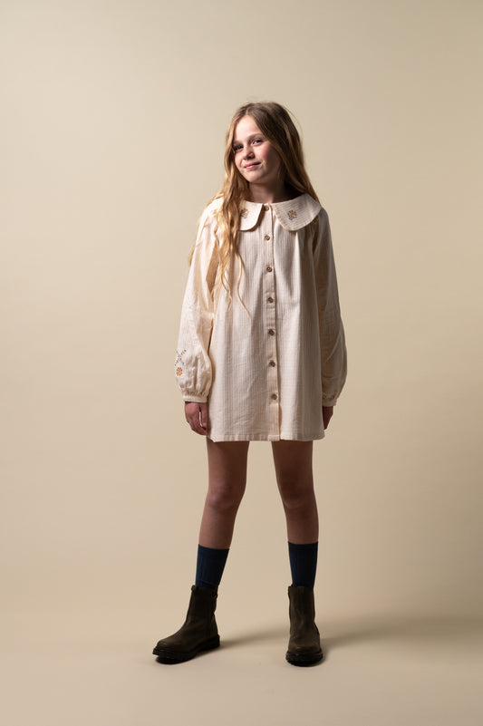 Vestido bordado crudo