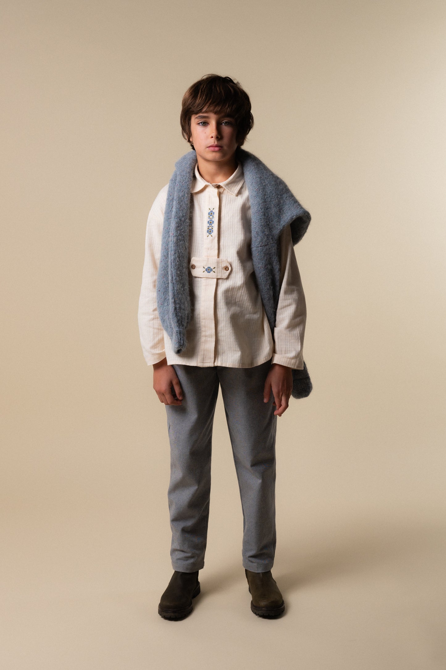 Camisa Austriaca bordada cruda niño