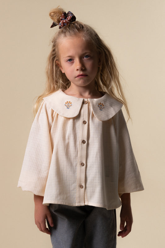 Camisa bordada cruda niña
