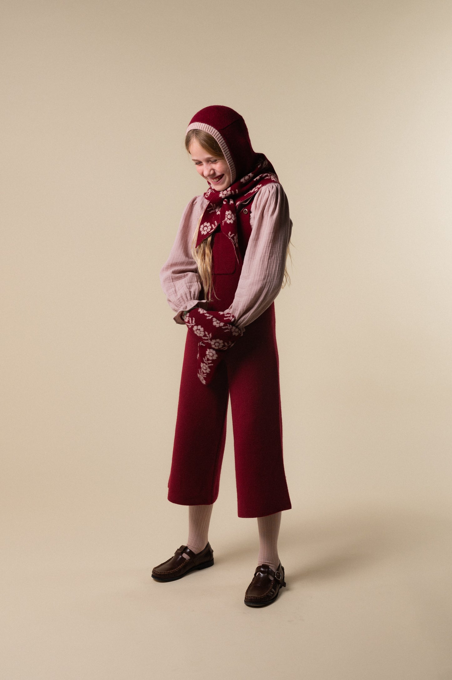 Amarena knit mittens