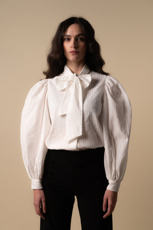 Woman Chulisima embroidered bow shirt