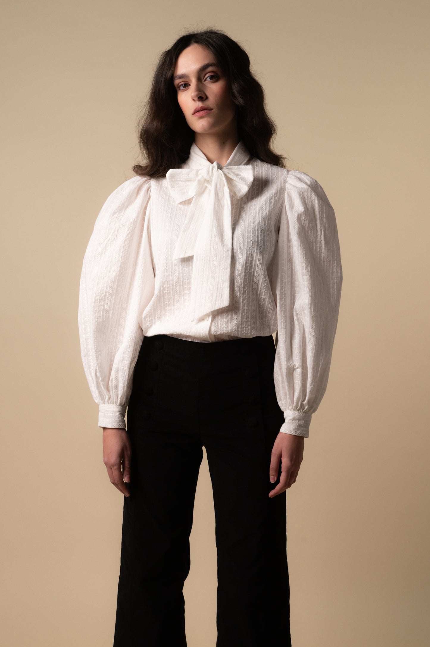 Woman Chulisima embroidered bow shirt