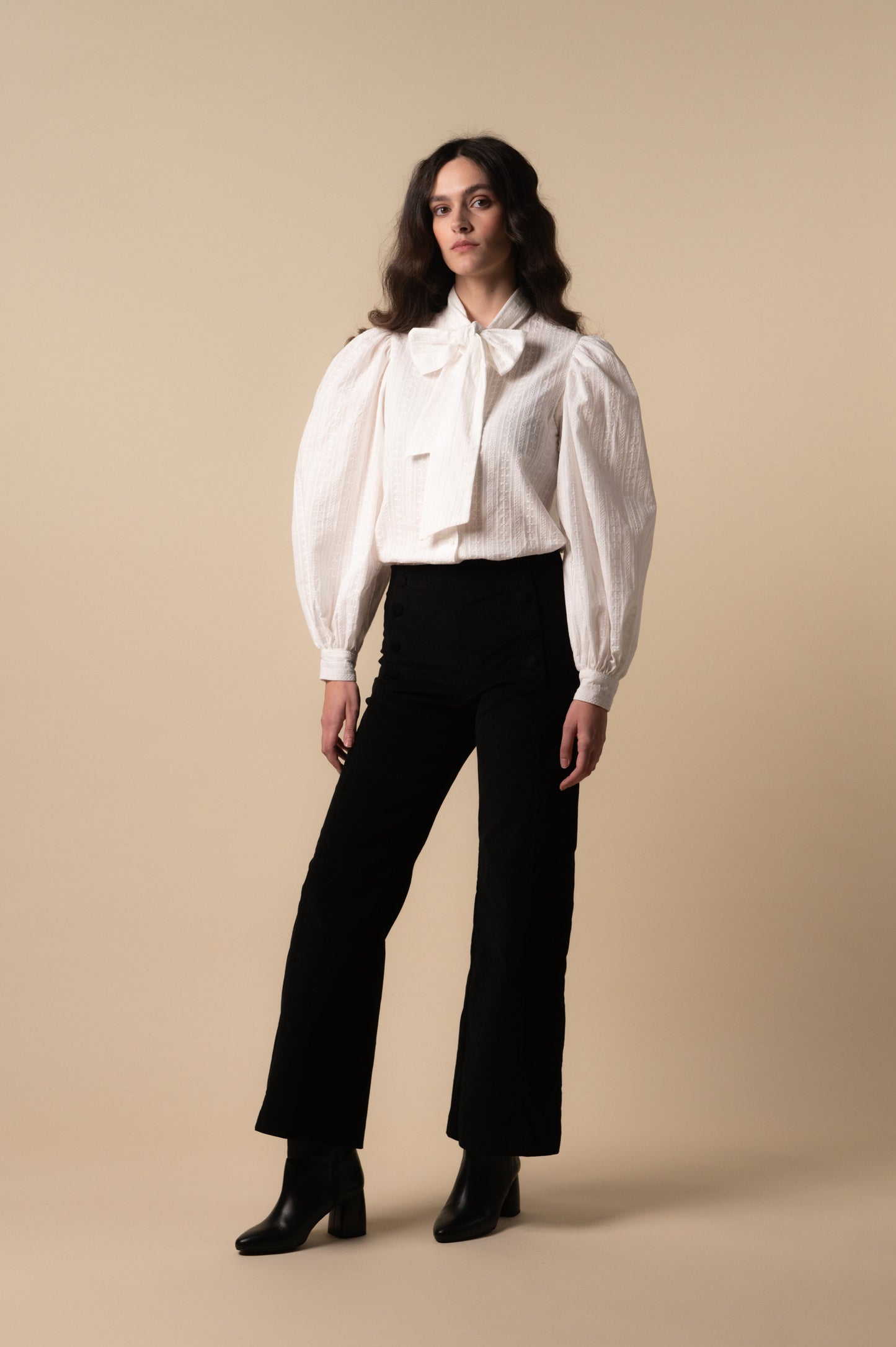Woman Chulisima embroidered bow shirt